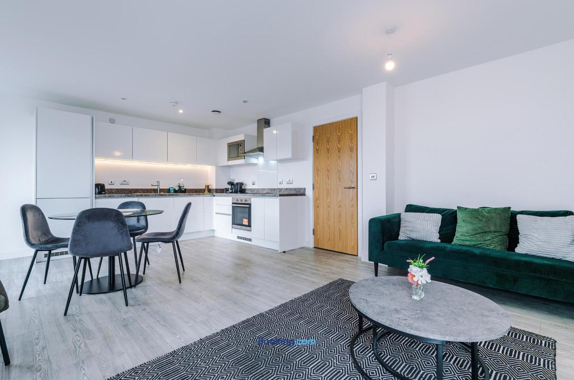 Modern 2 Bed Apartment With Balcony By Host A Home Manchester Exterior foto