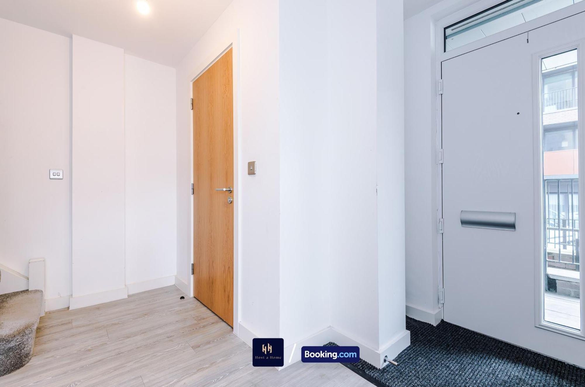 Modern 2 Bed Apartment With Balcony By Host A Home Manchester Exterior foto